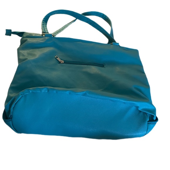 Beautiful Turquoise Shoulder Bag - None Branded. Has a broken zipper inside. - Picture 4 of 6